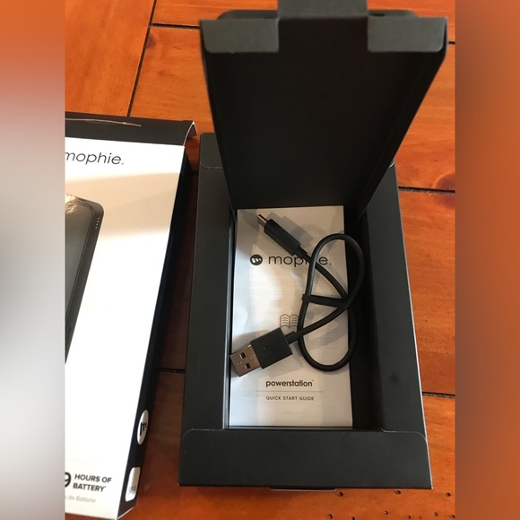 NWT mophie Dual Port >29hr Charge Portable Battery Power Station w/ USB-C Cord - Picture 5 of 7